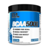 Suplemento de BCAA 5000 de Evlution Nutrition, en sabor Blue Raz, que contiene 5000 mg de aminoácidos de cadena ramificada (BCAAs) por porción. Ideal para la recuperación muscular, la construcción de músculo magro y el aumento de la resistencia. Presenta 30 porciones en un envase de 240 g, diseñado para apoyar el rendimiento deportivo y mejorar los resultados en el entrenamiento.