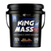 Envase de proteína en polvo King Mass XXL, edición limitada. Contiene 50 gramos de proteína por porción, 282 gramos de carbohidratos y 1,440 calorías. Diseñado como un acelerador de crecimiento anabólico, ideal para quienes buscan aumentar masa muscular de manera efectiva. Sabor chocolate con leche.