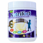 Suplemento nutricional Nutrifort en polvo, sabor vainilla, con 500 g de contenido. Formulado para proporcionar vigor, fortaleza y energía. Contiene DHA y vitaminas B1, B2, B6 y D3, ideal para complementar la dieta y mejorar el bienestar general. Perfecto para personas activas y en crecimiento.