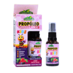 Spray de propóleo y equinácea para niños de Green Life, presentado en un envase de 30 ml. Este producto natural está diseñado para fortalecer el sistema inmunológico infantil, ofreciendo un sabor agradable a frutas. Ideal para el cuidado de la salud de los más pequeños, combina los beneficios del propóleo y la equinácea en una fórmula práctica y fácil de usar. Perfecto para el uso diario, este spray es una opción efectiva para mantener a los niños protegidos durante