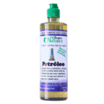 Botella de shampoo Naturas con aceite de petróleo, formulado para el cuidado del cabello. Este producto natural está diseñado para fortalecer y revitalizar el cabello, mejorando su salud y apariencia. Contiene ingredientes que ayudan a combatir la caída del cabello y a promover un crecimiento saludable. Ideal para todo tipo de cabello, especialmente aquellos que necesitan hidratación y nutrición. Envase de 500 ml.