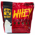 Saco de proteína de suero Mutant Whey de 2.27 kg (5 lb), nueva fórmula. Contiene 100% proteína de suero de leche, ideal para aumentar la masa muscular y mejorar la recuperación. Sabor a vainilla, con 63 porciones por envase. Atractivo diseño en colores rojo y negro que destaca su calidad y efectividad. Perfecto para deportistas y entusiastas del fitness que buscan un suplemento confiable.