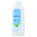 Botella de yogur de cabra natural de la marca Montesca, con un contenido de 1 kg. El diseño de la etiqueta incluye elementos gráficos que destacan su origen natural y beneficios saludables. Ideal para quienes buscan alternativas lácteas nutritivas y sabrosas.