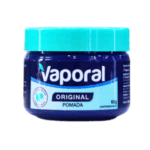 Pomada Vaporal Original de 60 g, ideal para aliviar congestión nasal y malestar muscular. Su fórmula proporciona un efecto refrescante y calmante, perfecta para el uso en casa. Producto de confianza en el cuidado de la salud familiar.