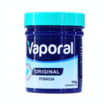 Pomada VapoRal original en envase de 100 gramos. Este producto está diseñado para aliviar congestión nasal y malestares respiratorios. Su fórmula contiene ingredientes que ayudan a descongestionar y proporcionar una sensación de frescura. Ideal para toda la familia, se recomienda aplicar en el pecho y la espalda para obtener mejores resultados.