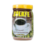 Frasco de Solkfe, bebida instantánea en polvo para preparar café caliente. El envase destaca por su tapa amarilla y presenta una imagen de una taza con café. Ideal para quienes buscan una opción rápida y deliciosa. Contiene ingredientes de alta calidad, como cebada y soja, perfectos para disfrutar en cualquier momento del día.