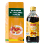 Frasco de jarabe de extracto de Peipakoa de 250 ml, acompañado de su caja. El producto destaca por sus propiedades naturales y beneficios para la salud. Ideal para quienes buscan un suplemento a base de plantas. Su presentación es clara y atractiva, resaltando su origen natural.