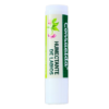 Humectante de labios Consuelda, presentado en un práctico formato de barra. Este bálsamo labial está diseñado para hidratar y proteger los labios, evitando la sequedad y el agrietamiento. Ideal para su uso diario, contiene ingredientes naturales que nutren y suavizan los labios, manteniéndolos saludables y con un aspecto radiante. Perfecto para llevar en el bolso o bolsillo.