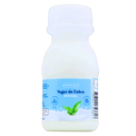 Botella de yogur de cabra natural Montesca, con diseño atractivo y etiqueta informativa. Este producto es ideal para quienes buscan una opción láctea saludable y nutritiva. El yogur de cabra es conocido por su fácil digestibilidad y beneficios probióticos, perfecto para incorporar en dietas equilibradas. Contiene 150 gramos de yogur fresco y natural, ideal para consumir solo o como ingrediente en diversas recetas.