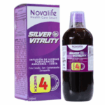 Botella de 500 ml de Silver Vitality de Novalife, una infusión de hierbas purificantes de la Amazonía. Contiene ingredientes naturales como cola de caballo, sen, casharamancha y zarzaparrilla. Ideal para desintoxicar y promover el bienestar general. Presentación en envase atractivo con información clara sobre sus beneficios y uso. Perfecto para quienes buscan mejorar su salud de manera natural.