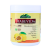Envase de Diabevida de Green Life, un suplemento natural diseñado para ayudar en el control glucémico. Contiene ingredientes como fibra de maracuyá, linaza, nopal, espirulina, uña de gato, ajonjolí y stevia. Producto 100% natural, ideal para quienes buscan mantener un estilo de vida saludable y equilibrado.
