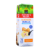 Leche de almendra sabor vainilla sin azúcar de Nature's Heart, en envase de 946 ml. Contiene 25 calorías por porción, ideal para quienes buscan una alternativa saludable y baja en calorías. Perfecta para batidos, café o como bebida refrescante.