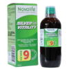 Imagen de producto Silver Vitality de Novalife, un suplemento en forma de infusión de hierbas purificantes. Contiene ingredientes como Gavilana, Neem, Hicapepita, Chanca Piedra y Alcachofa. Presentado en un envase de 500 ml, este producto está diseñado para apoyar la salud y el bienestar. Ideal para quienes buscan opciones naturales para la desintoxicación y el cuidado del hígado.