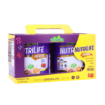 Paquete de Nutrilife Premium de Green Life, que incluye dos frascos de 400 g cada uno, sabor fresa. Este producto es ideal para complementar la alimentación diaria, ofreciendo nutrientes esenciales y un delicioso sabor. Perfecto para quienes buscan una opción saludable y nutritiva. Su diseño práctico con asa facilita el transporte.
