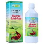 Botella de Sábila Pharma para el tratamiento de úlceras gástricas, con un contenido de 500 ml. El producto está diseñado para aliviar el estreñimiento, reducir la inflamación vascular y regular los niveles de azúcar en la sangre. Presentado en un envase atractivo, ideal para quienes buscan una solución natural para problemas digestivos.