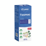Frasco de Tosmac de Labmac, un jarabe natural de 500 ml, formulado para aliviar tos, molestias respiratorias y mejorar la salud pulmonar. Contiene ingredientes como ajo y moringa, reconocidos por sus propiedades beneficiosas. Ideal para adultos y niños, este producto es libre de gluten y sin azúcares añadidos, promoviendo una opción saludable para el cuidado respiratorio.