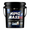 Suplemento alimenticio King Mass XXL en presentación de 4.54 kg. Contiene 50 g de proteína por porción, 282 g de carbohidratos y un total de 1,440 calorías. Sabor a helado de vainilla, diseñado para potenciar el crecimiento muscular y facilitar el aumento de masa. Ideal para deportistas y personas que buscan incrementar su ingesta calórica de manera efectiva. Perfecto para complementar dietas enfocadas en el desarrollo físico.