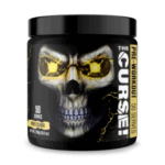 Envase de suplemento pre-entrenamiento "The Curse", diseñado para aumentar la energía y el rendimiento durante el ejercicio. Contiene 50 porciones y está formulado para potenciar la concentración y la resistencia. Su diseño atractivo incluye una calavera con ojos amarillos, lo que refleja su potente efecto. Ideal para atletas y entusiastas del fitness que buscan un impulso extra en sus entrenamientos.