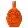 Botella de licor Madre Selva Defense, de color naranja vibrante, con un diseño distintivo que presenta un grabado en relieve. Ideal para quienes buscan una bebida única que combina tradición y sabor. Perfecta para ocasiones especiales o como regalo.