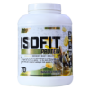 Envase de proteína en polvo ISOFIT de Nutrex, sabor Bananas Foster. Contiene 25 gramos de proteína por porción, 12 gramos de aminoácidos y 5.8 gramos de BCAAs. Ideal para quienes buscan un suplemento de alta calidad para mejorar el rendimiento deportivo y la recuperación muscular. Presentación de 70 porciones, diseñada para facilitar la mezcla y optimizar la absorción.