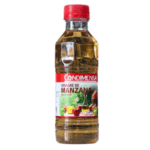 Botella de vinagre de manzana de la marca Condimensa. El vinagre es de color ámbar claro y se presenta en un envase plástico con tapa roja. Ideal para aderezos, marinados y como ingrediente en recetas saludables. Este producto destaca por sus propiedades naturales y su versatilidad en la cocina.