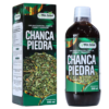 Complemento nutricional Chanca Piedra de 500 ml, elaborado con hierbas naturales y enriquecido con vitaminas. Este producto es conocido por sus propiedades para apoyar la salud renal y la eliminación de cálculos. Ideal para quienes buscan un enfoque natural para el bienestar. Presentado en un envase de botella y caja, destaca por su diseño atractivo y su fácil uso.