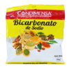 Paquete de bicarbonato de sodio de la marca Condimensa, con un contenido neto de 50 gramos. El diseño incluye un fondo amarillo y elementos gráficos que representan especias y hierbas, destacando su uso en la cocina. Ideal para recetas de repostería y como agente leudante en la preparación de alimentos.