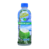 Botella de agua de coco Coco Freeze, con diseño atractivo que incluye una imagen de un coco fresco. El producto se presenta en un envase de plástico transparente con tapa azul, destacando su contenido natural y refrescante. Ideal para la hidratación y como bebida saludable, rica en electrolitos. Perfecta para disfrutar en cualquier momento del día.