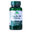 Botella de aceite de ajo de 2000 mg de Nature's World, contiene 100 cápsulas blandas. Este suplemento promueve la salud cardiovascular y ayuda a mantener los niveles de colesterol dentro del rango normal. Ideal para quienes buscan beneficios del ajo en su dieta diaria.