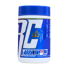 Envase de L-Arginina de la marca RC, que contiene 100 cápsulas. Este suplemento dietético es conocido por sus beneficios en la mejora del rendimiento físico y la salud cardiovascular. Ideal para deportistas y personas activas que buscan aumentar su energía y resistencia. El diseño del envase es moderno, con colores azul y blanco que destacan la marca y la información del producto.