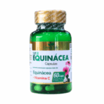 Suplemento alimenticio Super Equinácea en cápsulas de 60 unidades, formulado con equinácea y vitamina C. Ideal para fortalecer el sistema inmunológico y mejorar la salud general. Presentación en frasco verde que resalta la calidad del producto. Apto para quienes buscan un refuerzo natural en su bienestar.