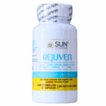Suplemento dietético Rejuven de SUN Vitamins, en frasco de 60 cápsulas, formulado para mejorar la salud y belleza de la piel. Contiene colágeno hidrolizado y ácido hialurónico, nutrientes beneficiosos que promueven la elasticidad, firmeza y tonificación de la piel. Fácil de tragar, ideal para quienes buscan un cuidado integral de la piel.