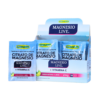 Suplemento nutricional Citrato de Magnesio Live en polvo con sabor a limón. Cada caja contiene 18 sobres, ofreciendo una combinación de magnesio y vitamina C para apoyar la salud y el bienestar. Ideal para quienes buscan mejorar su ingesta de minerales esenciales de manera práctica y sabrosa. Perfecto para mezclar en agua o jugos.