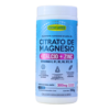 Suplemento nutricional en polvo de citrato de magnesio con calcio y zinc, enriquecido con vitaminas C, B1, B2, B6, B12 y D. Presentado en un envase de 250 gramos con un sabor natural a limón. Ideal para apoyar la salud ósea y el rendimiento energético. Aporta 300 mg de magnesio por porción, contribuyendo al bienestar general y a la función muscular. Perfecto para quienes buscan un complemento