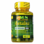 Frasco de suplementos de espirulina de la marca Sun Vitamins, que contiene 100 tabletas de alga azul-verde, cada una con 500 mg. Este producto está diseñado para mejorar la inmunidad, aumentar la energía y contribuir a la salud cerebral. Además, es rico en vitaminas B12, hierro y fitonutrientes, ideal para complementar una dieta saludable.