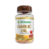 Suplemento de aceite de ajo Herbalmax en frasco transparente. Cada cápsula contiene 500 mg de aceite de ajo, conocido por sus beneficios para el sistema inmunológico y la salud cardiovascular. Ideal para quienes buscan mejorar su bienestar general. Producto fabricado en Canadá, con un total de 60 cápsulas por envase.