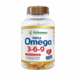 Suplemento de aceite de pescado Herbalmax Triple Omega 3-6-9 en envase de 100 softgels. Contiene ácidos grasos esenciales y vitamina E natural, beneficiosos para la salud cardiovascular y el bienestar general. Ideal para complementar la dieta y mejorar la salud del corazón.